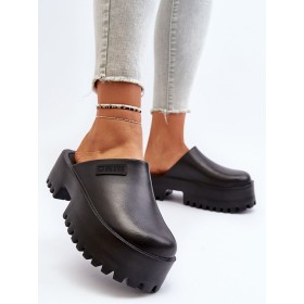 Clacquettes model 194118 Step in style