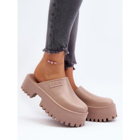 Clacquettes model 194120 Step in style