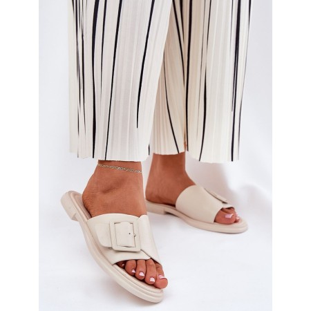 Clacquettes model 211959 Step in style