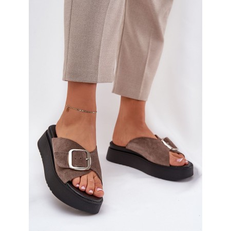 Clacquettes model 211969 Step in style