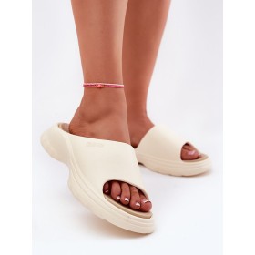 Clacquettes model 212711 Step in style