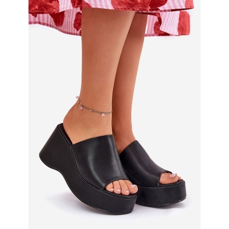 Clacquettes model 211010 Step in style